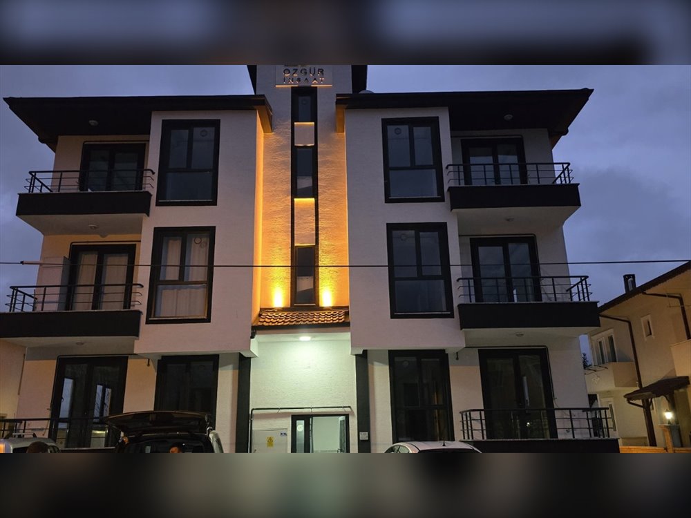 Kale Apartmanı Gece Görünümü